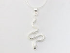 Zilveren slang hanger aan ketting afbeelding 4
