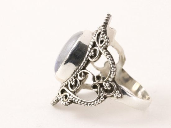 Bewerkte zilveren ring met regenboog maansteen afbeelding 2