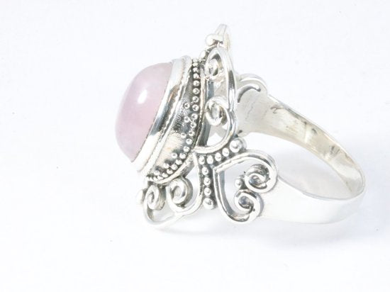 Opengewerkte zilveren ring met rozenkwarts afbeelding 2