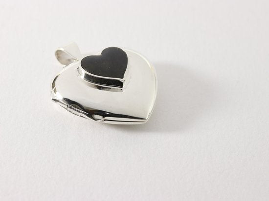 Hartvormig zilveren medaillon met onyx afbeelding 3