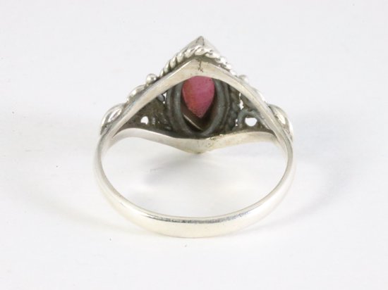 Fijne bewerkte zilveren ring met granaat afbeelding 3