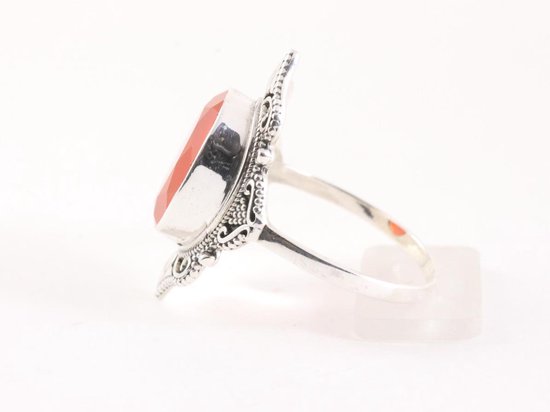 Bewerkte zilveren ring met carneool afbeelding 2