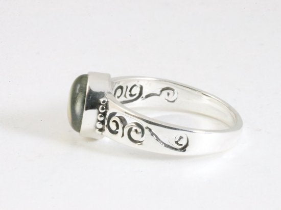 Fijne opengewerkte zilveren ring met veelkleurige opaal afbeelding 2