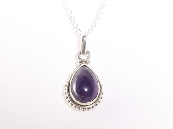 Bewerkte druppelvormige zilveren hanger met amethist aan ketting afbeelding 4