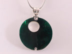 Grote bewerkte zilveren hanger met abalone schelp aan snake ketting afbeelding 3