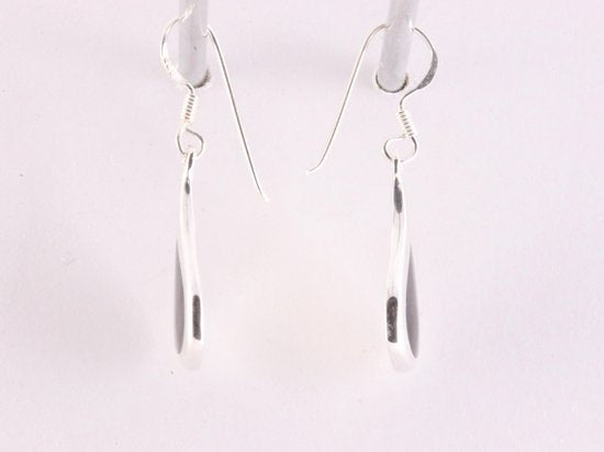 Druppelvormige zilveren oorbellen met zwarte parelmoer afbeelding 4