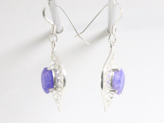 Opengewerkte zilveren oorbellen met blauwe saffier afbeelding 2