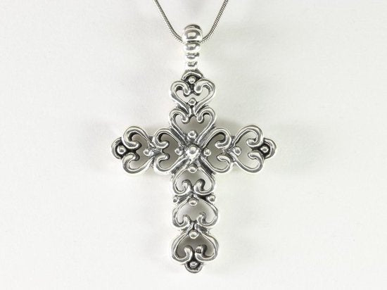 Grote opengewerkte zilveren kruishanger aan ketting afbeelding 3