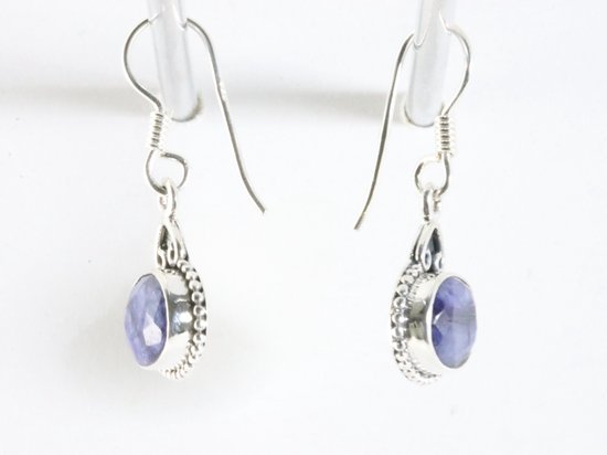 Fijne bewerkte zilveren oorbellen met blauwe saffier afbeelding 2