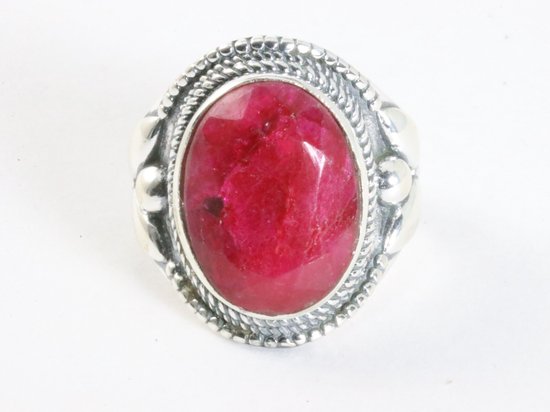 Zware bewerkte zilveren ring met robijn afbeelding 4