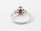 Hoogglans zilveren ring met granaat en witte topaas afbeelding 3