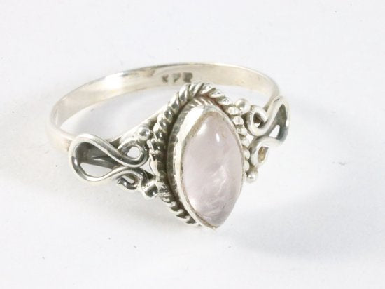 Fijne bewerkte zilveren ring met rozenkwarts afbeelding 1