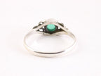 Fijne bewerkte zilveren ring met groene onyx afbeelding 3