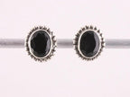 Bewerkte zilveren oorstekers met onyx afbeelding 1