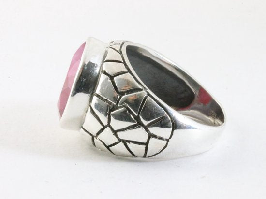 Zware bewerkte zilveren ring met robijn afbeelding 2