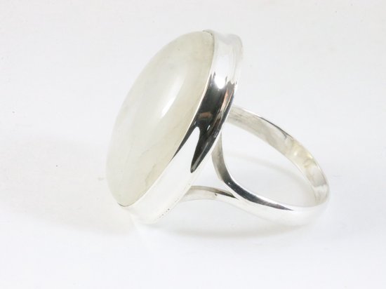 Grote ovale zilveren ring met regenboog maansteen afbeelding 2