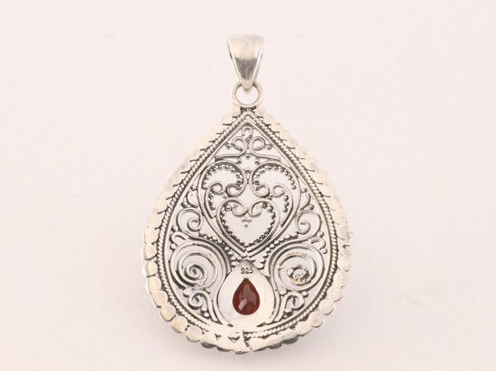 Traditionele bewerkte zilveren hanger met granaat afbeelding 3