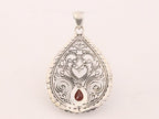 Traditionele bewerkte zilveren hanger met granaat afbeelding 3