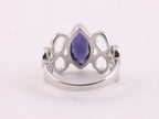Opengewerkte zilveren ring met ioliet afbeelding 3
