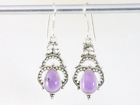 Opengewerkte zilveren oorbellen met amethist afbeelding 3