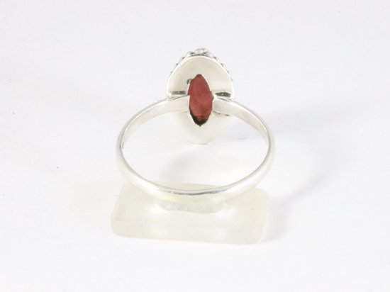 Fijne bewerkte zilveren ring met granaat afbeelding 3