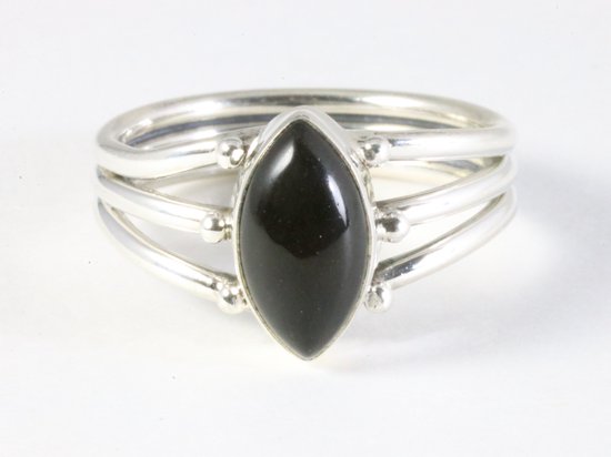 Opengewerkte zilveren ring met onyx afbeelding 4