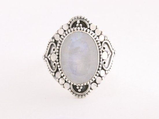 Bewerkte zilveren ring met regenboog maansteen afbeelding 4