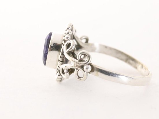 Fijne bewerkte zilveren ring met blauwe saffier afbeelding 2