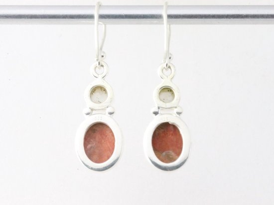 Fijne zilveren oorbellen met Mohave turkoois en parel afbeelding 3