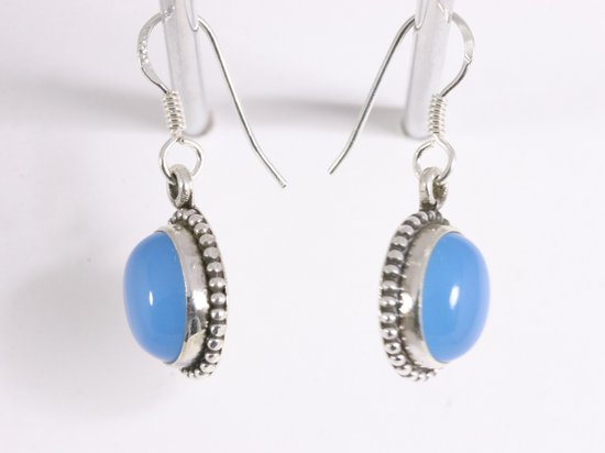 Bewerkte ovale zilveren oorbellen met blauwe chalcedoon afbeelding 2