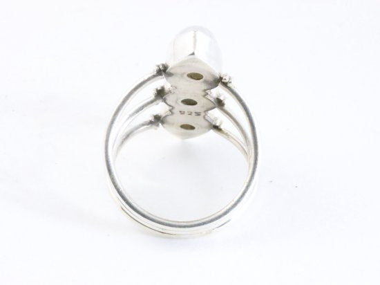 Opengewerkte zilveren ring met 3 regenboog maanstenen afbeelding 3