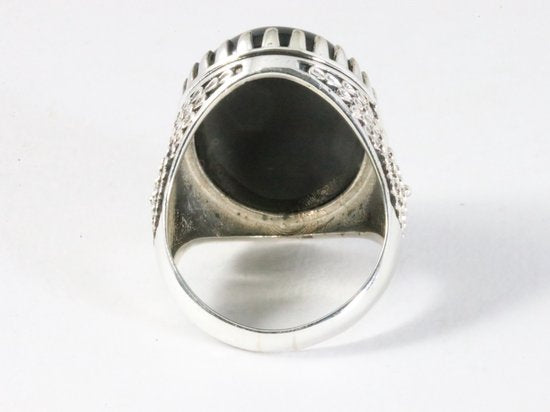 Zware bewerkte zilveren ring met onyx afbeelding 3