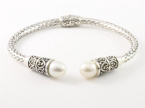 Traditionele bewerkte zilveren klemarmband met zoetwater parels afbeelding 1