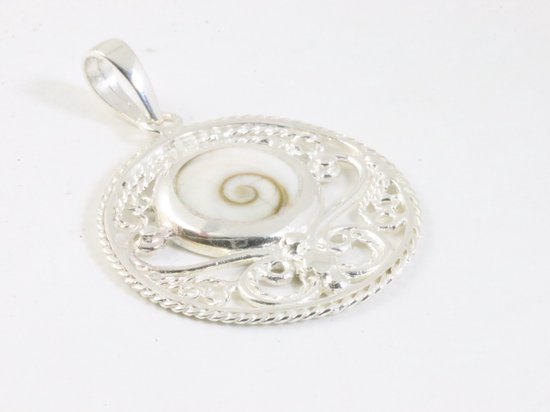 Ronde opengewerkte zilveren hanger met shiva oog schelp afbeelding 2