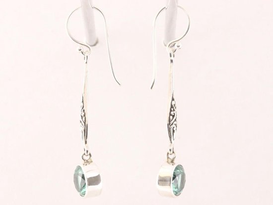 Lange bewerkte zilveren oorbellen met groene toermalijn afbeelding 2
