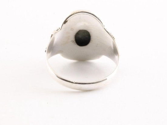 Bewerkte zilveren ring met lapis lazuli afbeelding 3