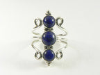 Opengewerkte zilveren ring met 3 lapis lazuli stenen afbeelding 2