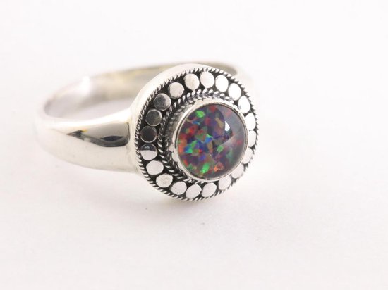 Bewerkte zilveren ring met vuuropaal afbeelding 1