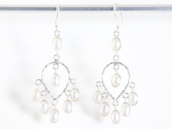 Lange zilveren oorbellen met parel afbeelding 4