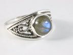 Opengewerkte zilveren ring met labradoriet afbeelding 1