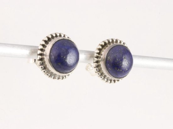 Ronde bewerkte zilveren oorstekers met lapis lazuli afbeelding 2