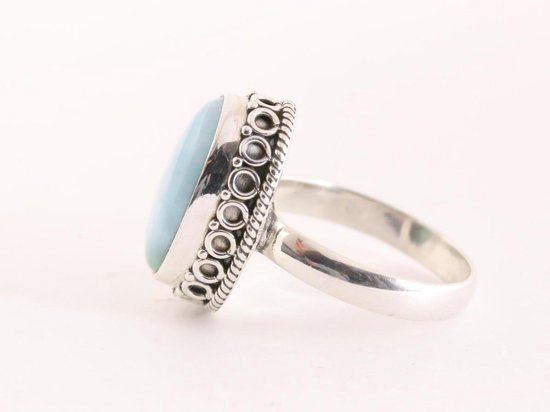 Bewerkte zilveren ring met larimar afbeelding 2