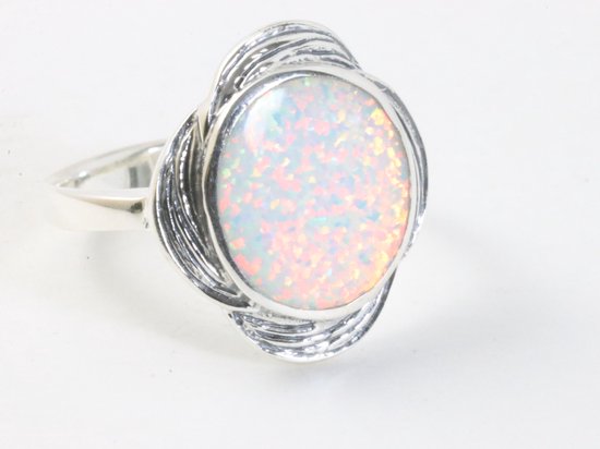 Bewerkte zilveren ring met welo opaal afbeelding 1