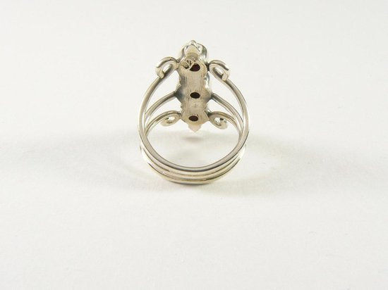 Opengewerkte zilveren ring met 3 granaat stenen afbeelding 3