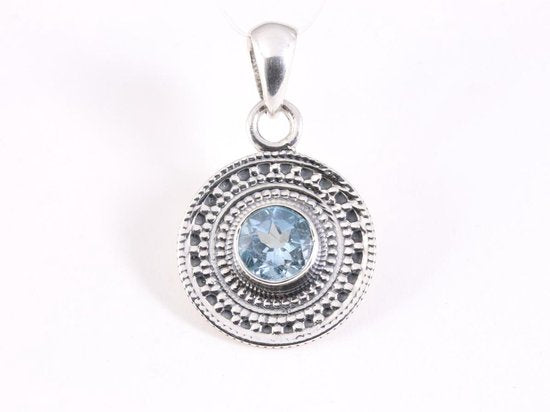 Fijne bewerkte ronde zilveren hanger met blauwe topaas afbeelding 4