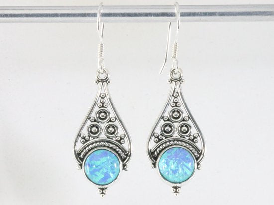 Opengewerkte zilveren oorbellen met blauwe opaal afbeelding 3