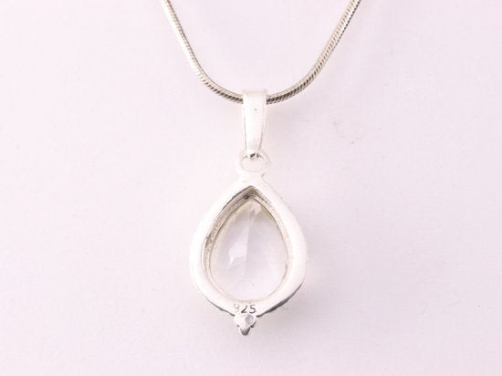 Fijne bewerkte zilveren hanger met bergkristal aan ketting afbeelding 3