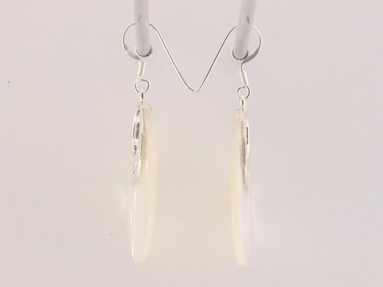 Zilveren oorbellen met grote ronde parelmoer afbeelding 5