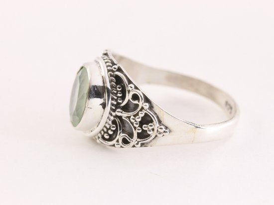 Bewerkte zilveren ring met prehniet afbeelding 2