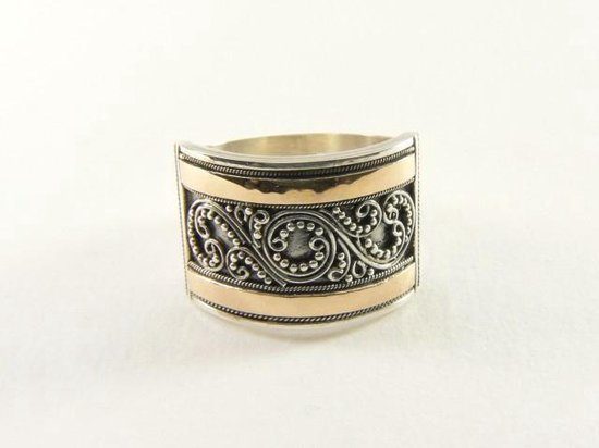 Traditionele bewerkte zilveren ring met 18k gouden banden afbeelding 4